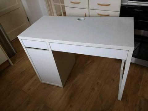 White MICKE IKEA Computer Desk