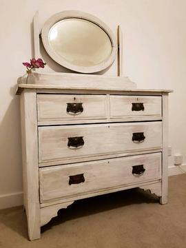 Antique Victorian chest of drawers / dresser
