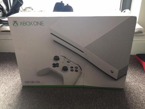 XBOX One S 500 GB with box and all accessories