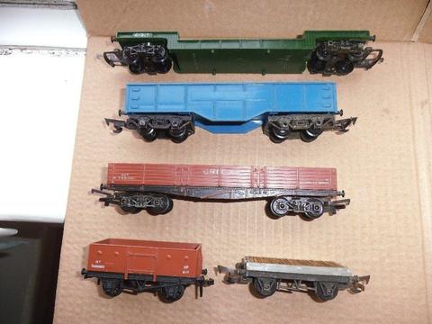 OO Gauge Model railway wagons x 5