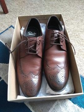 Men's Clarks shoes size 10 brown- never worn