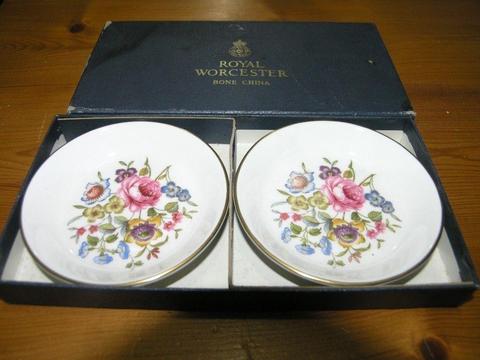 Royal Worcester Pair Decorative Plate in Original Box Weymouth