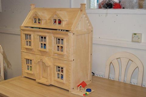 solid wood Victorian Dolls House with lots of accesories