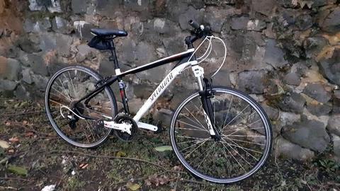 MENS 24 SPEED SPECIALIZED CROSS-TRAIL RIDES LIKE NEW, £130