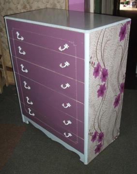 Large chest of drawers, French / Louis style with ormolu handles. DE56 area