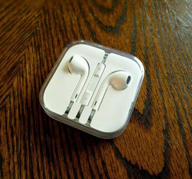 Apple earpods with box