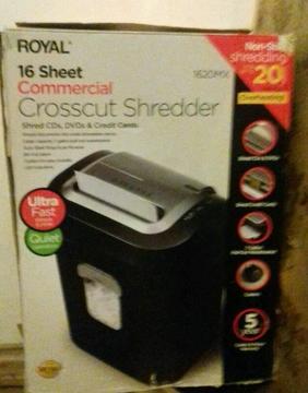 Royal 16 sheet commercial shredder 1620mx / Worth £135 on eBay / cash or swaps are welcome