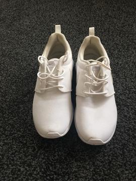 Ladies white Nikes size 5