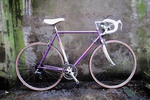 GIANT SPEEDER. 22 inch, 56 cm. Vintage racer racing road bike, 12 speed