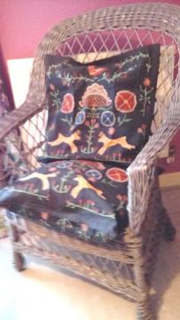 WICKER CHAIR SHABBY CHIC IN VERY GOOD CONDITION