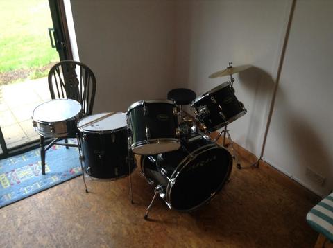 Aria drum kit