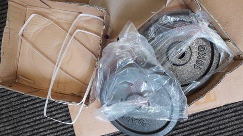 BRAND NEW & BOXED 10KG x 2 CAST IRON WEIGHT PLATES