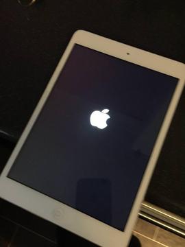 IPad mini excellent condition in white