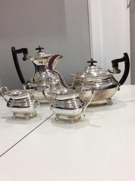 Viners of Sheffield Silver plated tea/coffee pot set
