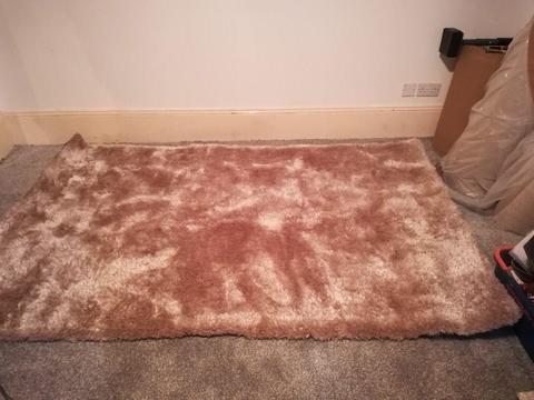 Beautiful large soft cream rug (240cm x 150cm)
