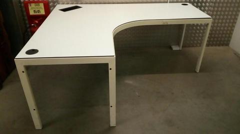 2 LARGE CURVED WHITE OFFICE DESKS. Free delivery!!!