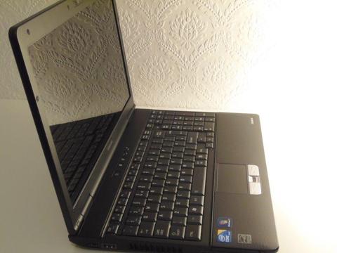 TOSHIBA SATELLITE -i3- LAPTOP