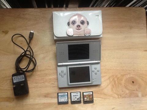 Nintendo ds lite case and three games ..brain training ..jewel quest..touch master