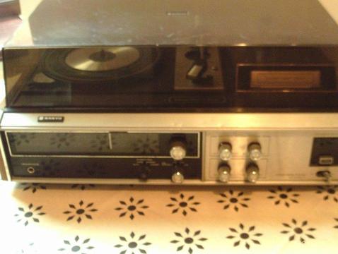 Record Player & Eight Track Player Sanyo combined stereo unit need work project for enthusiast
