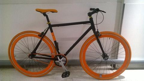 2016 NO LOGO SINGLE SPEED BIKE BICYCLE - EXCELLENT CONDITION