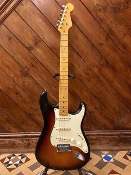 2010 Fender American Deluxe Stratocaster Guitar - Sunburst