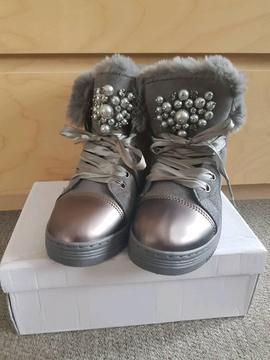 Winter ankle shoes size 5