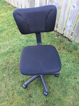 Black swivel desk chair