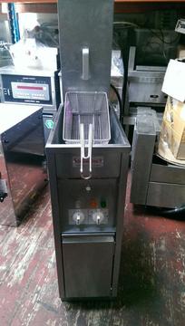 ELECTRIC VALENTINE FRYER, COMMERCIAL SINGLE TANK, CHIPS, CHICKEN, FISH