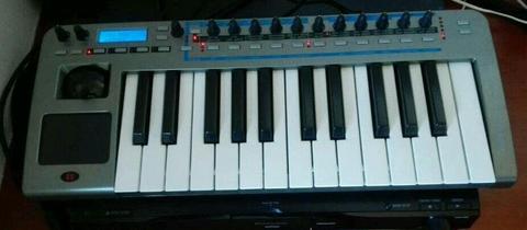 Novation Xiosynth Synthesizer/Audio controller