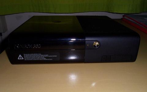 Xbox 360 E 500GB + Games