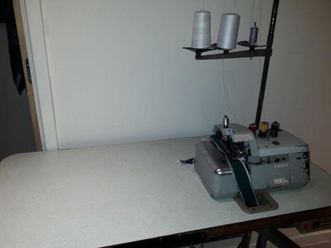 Singer 990 industrial overlocker sewing machine