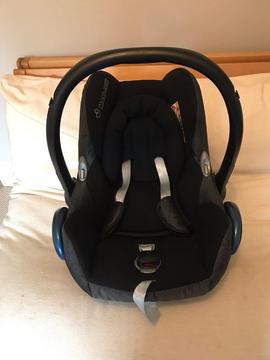 Maxi-cosi Pebble 0-12 month car seat and Maxi-Cosi FamilyFix