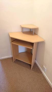 Free pc Corner table