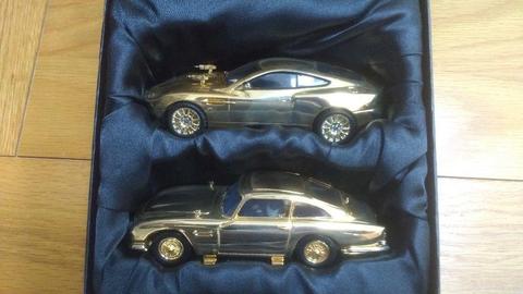 007 JAMES BOND ASTON MARTIN VANQUISH & DB5 GOLD PLATED 1/36. CC99171