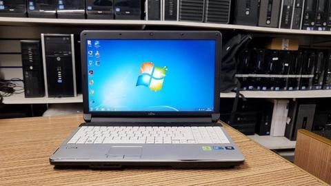 Fujitsu Lifebook A530-Core i3 M370 2.40GHz 4GB Ram 320GB Win 7 Pro Laptop