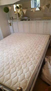 King Size bed and mattress *only 9 months old