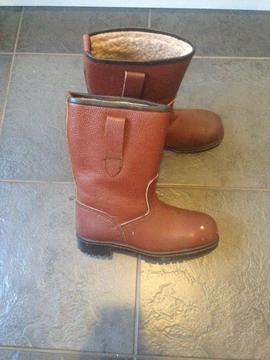 Metal toe cap safety boots size 6