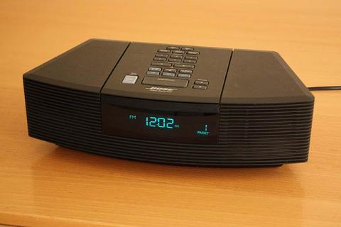 Bose Wave Radio and CD player model AWRC2G . . . in excellent condition