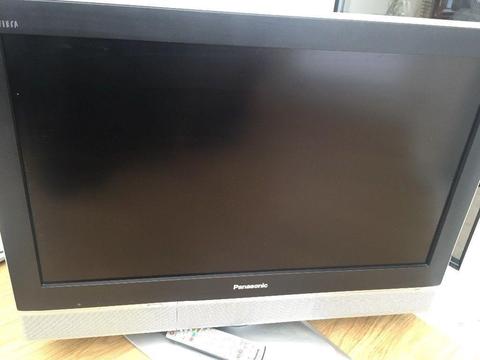 Panasonic TX 32LXD50 TV with Remote
