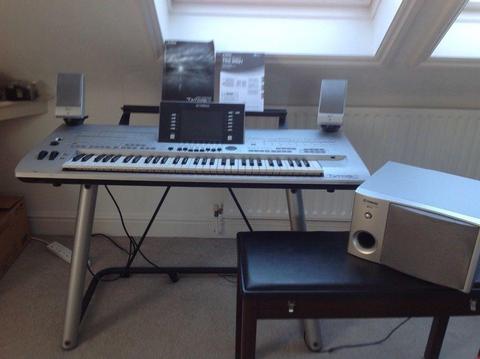 Yamaha Tyros 3 keyboard complete with Yamaha speaker system TRS-MS01 and stand