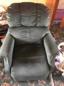 2 Rise recliner chairs