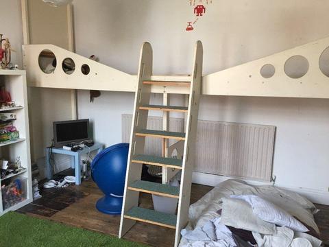 Custom-made kids' bunk beds