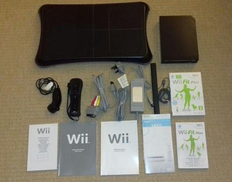Wii Fit Plus in black - complete set (hardly used)