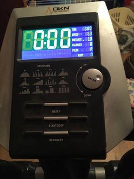 DKN XC 120 Cross Trainer barely used with manual