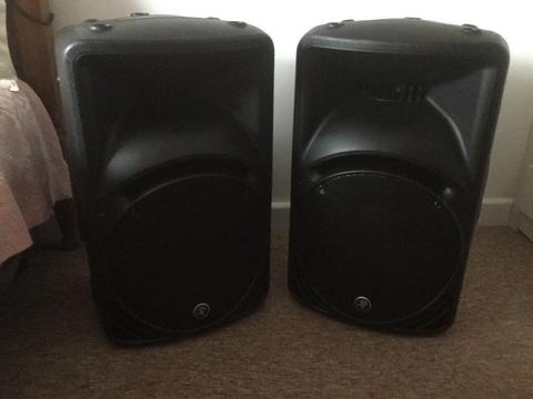 Mackie SRM 450 speakers x 2 with cables and carry bags perfect condition