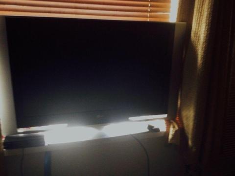 37inch LG TV for sale. £100.00, for collection only. Good condition with remote, no returns