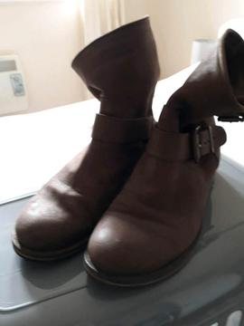 Women's boots size 7
