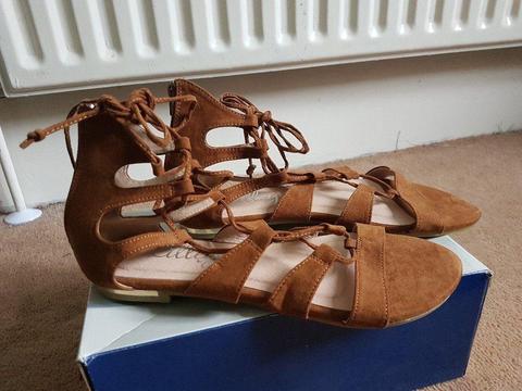 New Ladies Sandals Size UK 9 / EUR 43 Ankle Lace Up, Great for Hols