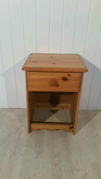 Solid Pine Bedside Cabinet with 1 Drawer