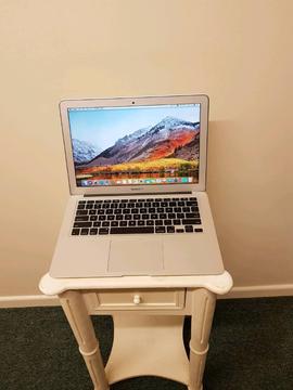 MacBook air i5 4gb 128ssd lovely condition